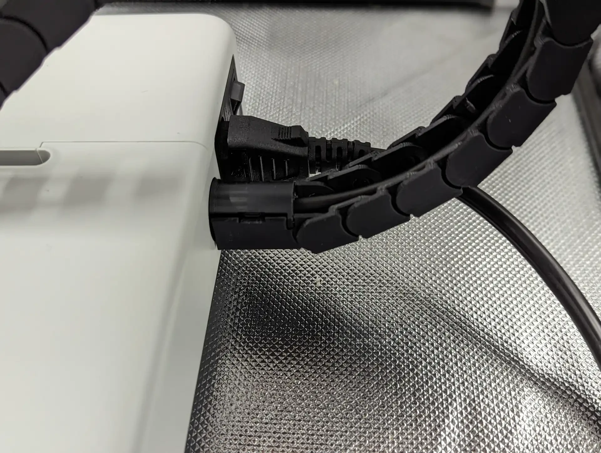 انرژی گاید زنجیر محافظ کابل ENERGY CHAIN 10x15 یک متری